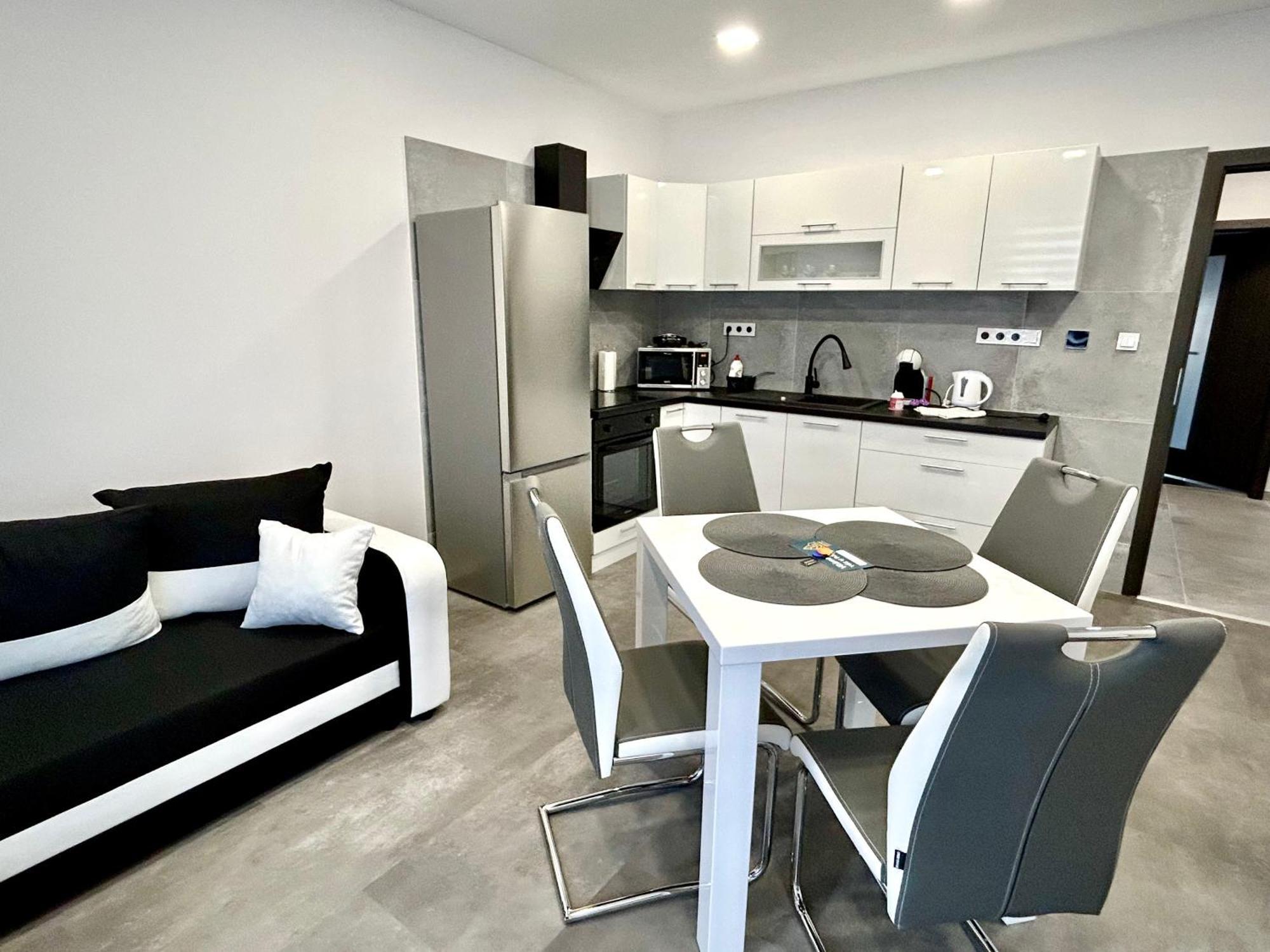 Apartmany Premium Se Soukromym Parkovanim Ceska Lipa Exterior photo