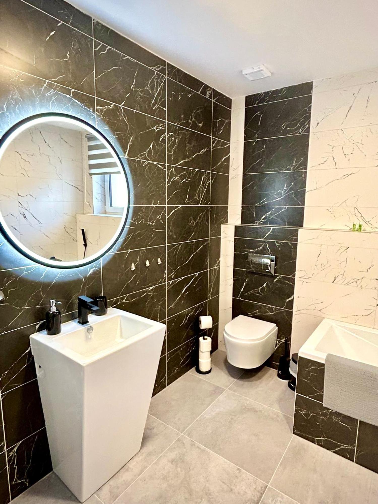Apartmany Premium Se Soukromym Parkovanim Ceska Lipa Exterior photo