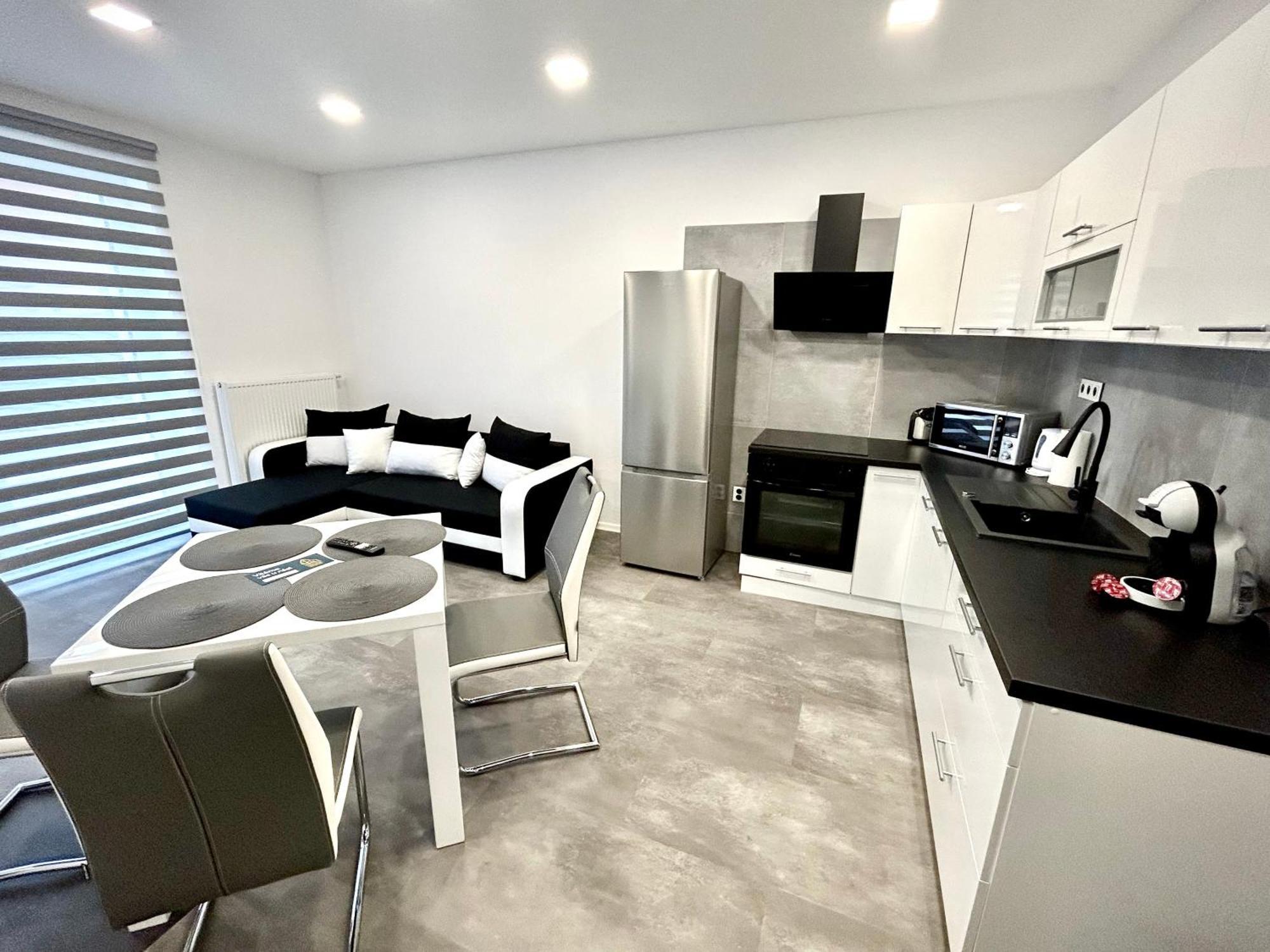 Apartmany Premium Se Soukromym Parkovanim Ceska Lipa Exterior photo